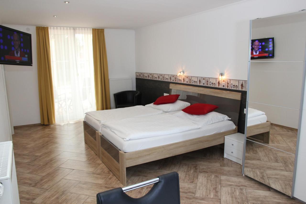 Hotel Am Donaubogen Sarching Exteriör bild